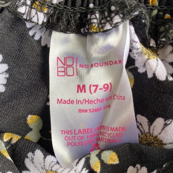 Off the Shoulder Black Flowy Daisy Top with Lace Detail - M - Picture 6 of 7